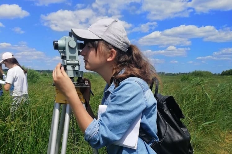 Навчальна практика студентів ННІ Лісового і садово-паркового господарства з «Геодезії»