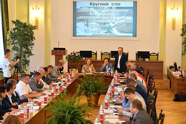 Співробітники Боярської лісової дослідної станції взяли участь у роботі круглого столу «Перспективи розвитку спеціальності «Деревообробні та меблеві технології»
