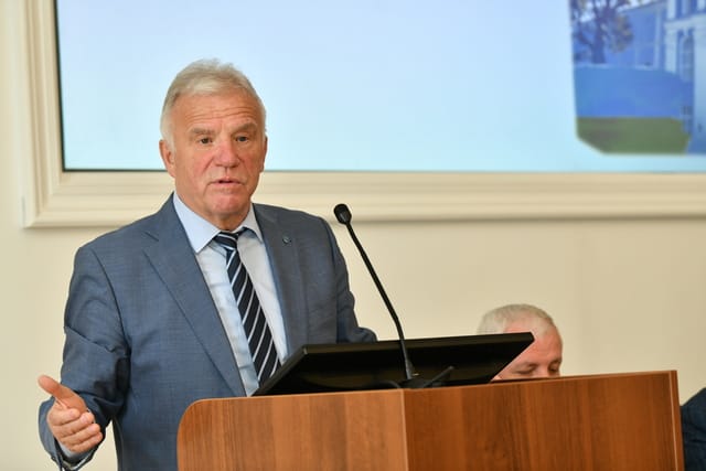 Ректор Станіслав Ніколаєнко за згодою колектива призначив Романа Василишина директором ННІ лісового і садово-паркового господарства