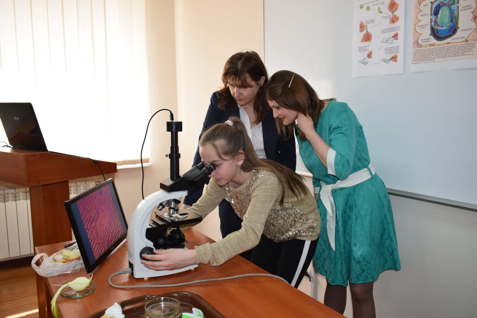 Учні Боярського академічного ліцею «Лідер» вивчають цікавий світ мікробіології
