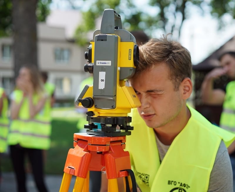 Незмінні традиції землевпорядників