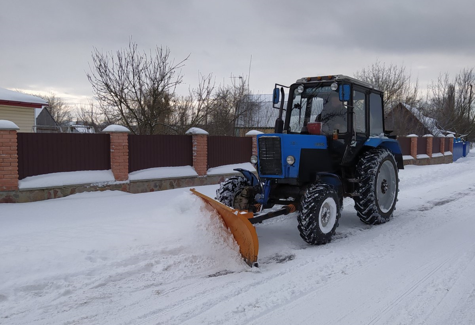 Боярські лісівники в період інтенсивних снігопадів 8-14 лютого допомагали розчищати вулиці місцевих сіл
