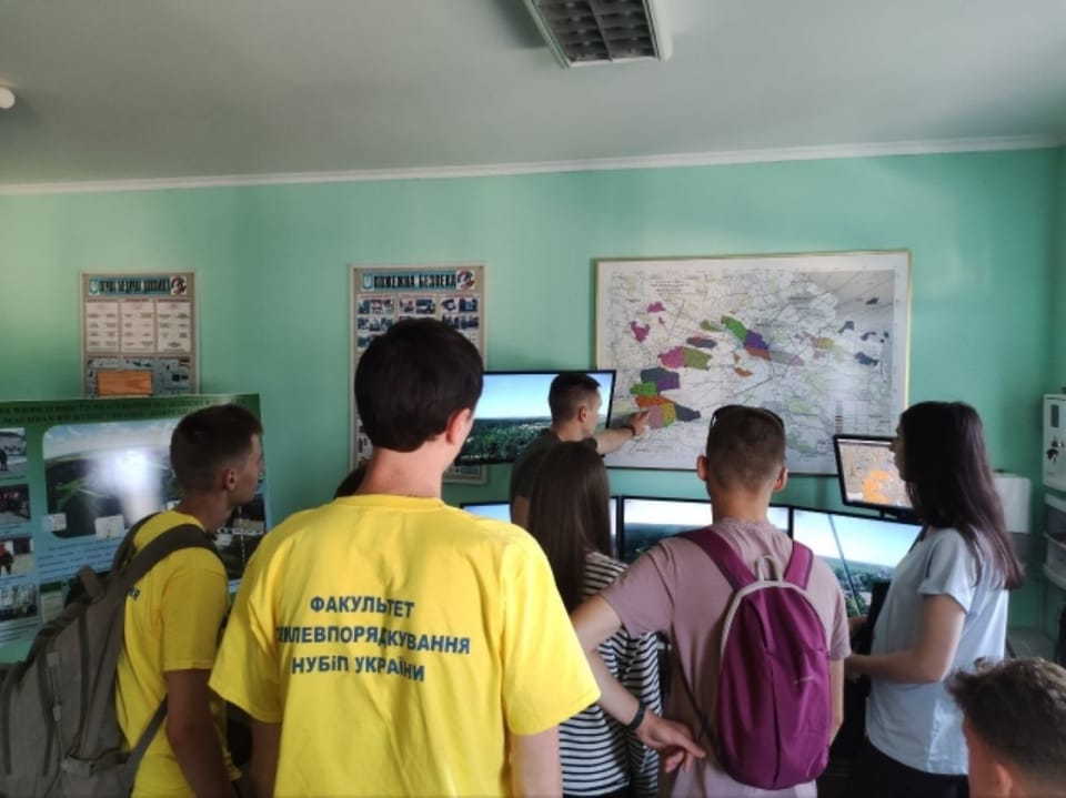 Практичне навчання 2023 в дії: перевірка знань і навчальна практика з топографії на факультеті землевпорядкування